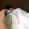 Wat betekent het als je vaak wakker wordt om 3 uur 's nachts?