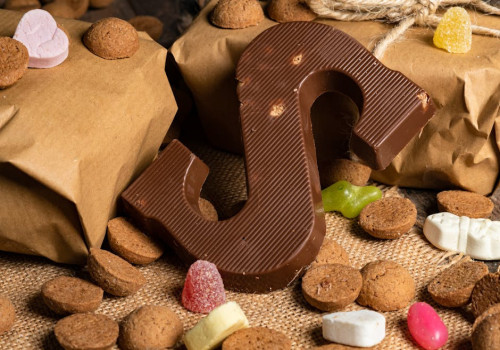 Hoeveel calorieën zitten er in een chocoladeletter van 50 gram en vijf speculaasjes